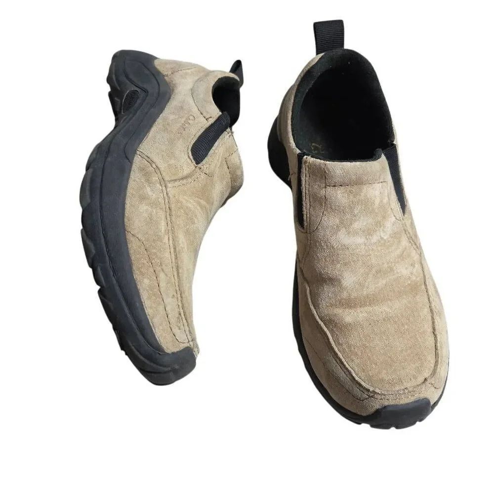 CABELAS MEN'S SLIP ON SUEDE SHOES SIZE 5.5
